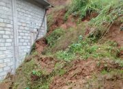 Akibat Hujan Deras, Tanah Longsor Terjang Rumah Warga Picisan hingga Rusak
