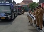 Bupati Tulungagung Berangkatkan Ratusan Perangkat Desa Berangkat ke Jakarta, Sampaikan Aspirasi