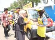 Mobil Senyum Polres Tulungagung Membagikan Makanan Bergizi Gratis untuk Mahasiswa
