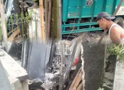 Kecelakaan Maut! Truk Bhirawa  vs Motor Berhenti  Tabrak Warung di Jalan Raya Babadan Bunungur