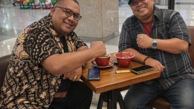 Prof. Dr. Deni Setya Bagus Yuherawan, S.H. & Adv Eko Puguh Prasetijo,,S.H.,M.H.,CPM., CPCLE.,CPArb.,CPL