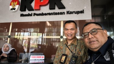 Ket : Puguh sedang Koordinasi di Gedung KPK Jakarta