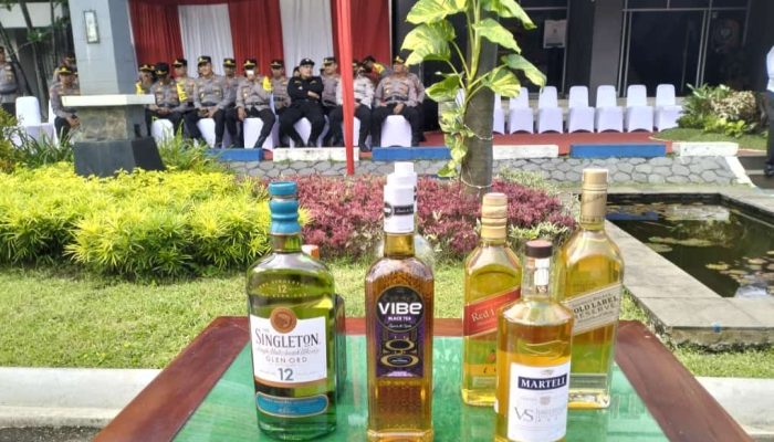 Polres Tulungagung Serukan Perang Terhadap Peredaran Miras, Musnahkan Ribuan Botol Miras
