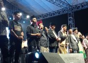 Ribuan Masyarakat Relawan dan partai pengusung Menghadiri Sholawat Kebangsaan Untuk Dukung Ganjar-Mahfud 2024 Di Tulungagung