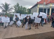 Kedoyo Memanas ! Ratusan warga kedoyo Melakukan Demo Tidak Puas Dengan Pelayan Pemdes Terutama terhadap kinerja SEKDES
