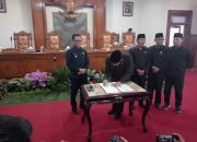 RAPAT PARIBURNA PENETAPAN RANPERDA KABUPATEN TULUNGAGUNG DAN PENYAMPAIAN REKOMENDASI DPRD TERHADAP LKPJ BUPATI TULUNGAGUNG, AKHIR TAHUN ANGGARAN 2023