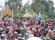 Ribuan Masyarkat Kecamatan Sendang Memadati Jalan Menyaksikan Pawai Peringatan HUTRI ke 79