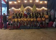 Ibu Kades krosok kecamatan sendang  Ikut Meriahkan Lomba Tari dalam Rangka HUT RI ke-79