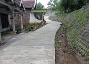 PEMBANGUNAN RABAT BETON JALAN DESA KROSOK MENGGUNAKAN DANA DESA