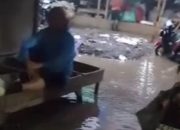 Pasar Ngemplak Tulungagung Terendam Banjir Setiap Hujan, pedagang Dan Warga Keluhkan Kurangnya Solusi