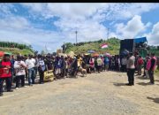 Demo Warga Tulungagung Tuntut PT HK Gala Atasi Dampak Longsor Proyek JLS yang Rusak Jalan Desa dan Pemukiman