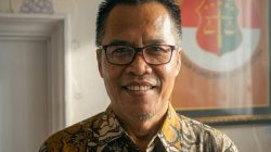 MELANGKAH ATAU DIAM  ” Ketika Rakyat Menunggu, Tapi Pemimpinnya Terlihat Sibuk Cari Aman”