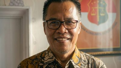 MELANGKAH ATAU DIAM  ” Ketika Rakyat Menunggu, Tapi Pemimpinnya Terlihat Sibuk Cari Aman”