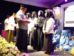 Hampir Tiga Dekade Menebar Kepedulian, Santunan 53 Anak Yatim di Desa Plosokandang Berlangsung Khidmat Disertai Pengajian