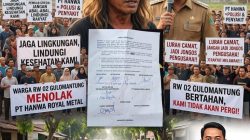 Camat & Warga Gulomantung Gresik menolak Operasional Pabrik Penghasil Limbah Berbahaya