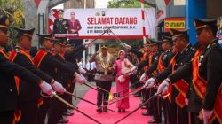 Resmi Pimpin Polres Tulungagung, AKBP Wiwin Junianto Disambut Tradisi Pedang Pora