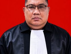 MENCARI PENCERAHAN HUKUM DI TENGAH RUMITNYA PERSOALAN