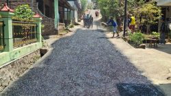 Warga Dukuh Dadapan Desa Punjul Gotong Royong dan Swadaya Perbaiki Jalan Sepanjang 460 Meter