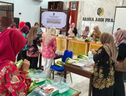Tingkatkan Daya Saing Kuliner Lokal, Dinkop dan UM Tulungagung Gelar Pelatihan Pembuatan Garnis di Ngunut